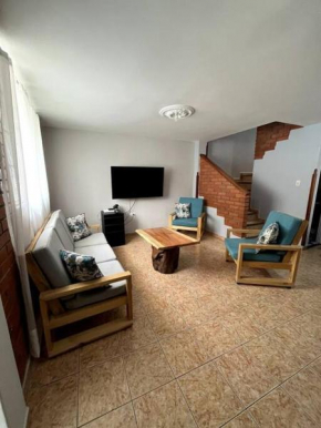 Casa amplia, en lugar tranquilo